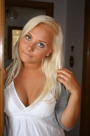 Finnish young woman cleavages 03
